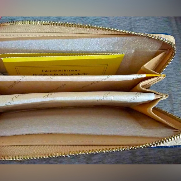 Rare Disney Parks Dooney & Bourke Beauty & The Beast Belle Wristlet Wallet Large - Picture 9 of 13